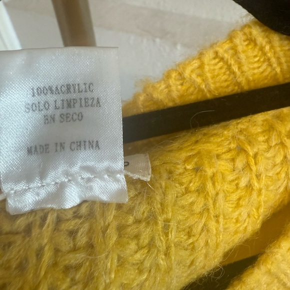 Main Strip Vibrant Yellow Boxy Knit Sweater Size Small - Picture 12 of 12